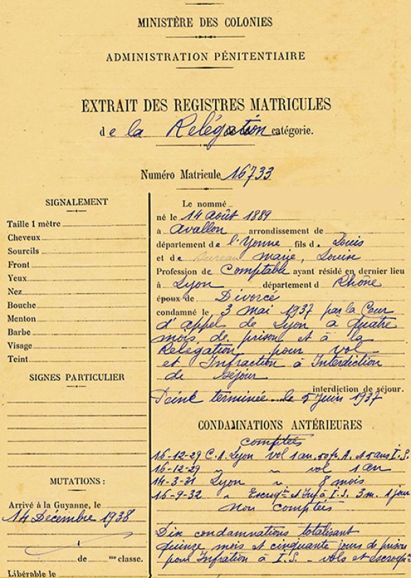 Extrait des registres matricules de la relégation (Fonds Louis Roure) M. D. est condamné le 3 mai 1937 à 4 mois de prison et à la relégation pour vol et infraction à l’interdiction de séjour. Le décompte de ses condamnations antérieures fait état de 14 condamnations antérieures pour vol, escroquerie et infraction à l’interdiction de séjour (dont seules 4 sont comptabilisées pour l’application de la relégation). Au terme de sa peine, il est envoyé en Guyane, où il arrive le 14 décembre 1938. 
