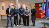 Visite de l’Université de la Sûreté de la SNCF à l’ÉNAP : photo de la délégation auprès de Sophie Bondil, directrice de l'ÉNAP